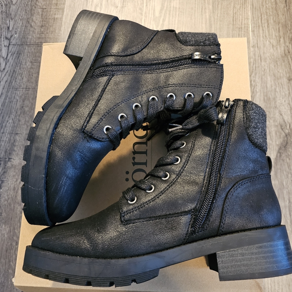 Ladies Size 7 Boots